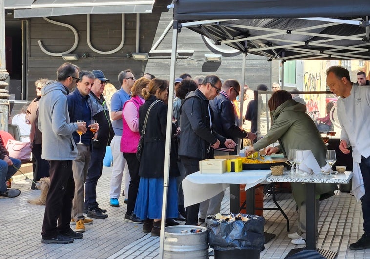 Fueron muchas las personas que disfrutaron del almuerzo tras la ruta en moto