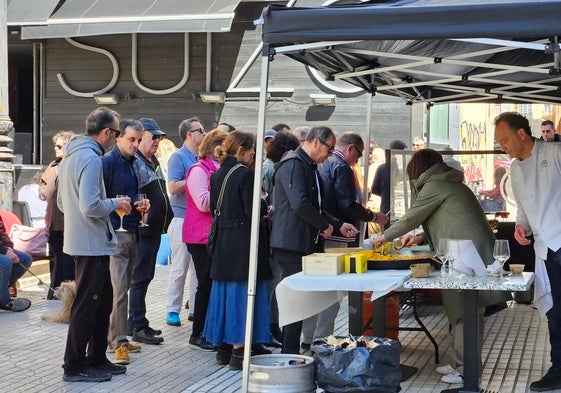 Fueron muchas las personas que disfrutaron del almuerzo tras la ruta en moto