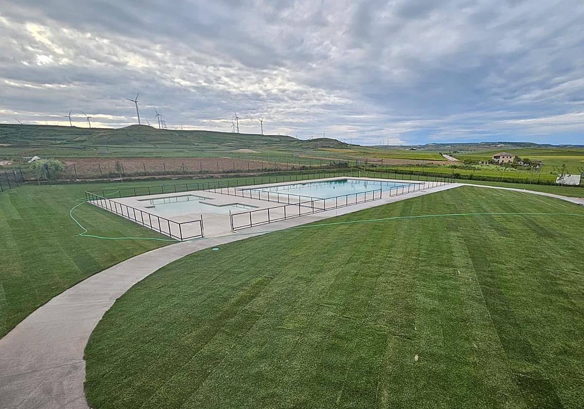 Vista de las piscinas de Alfoz de Quintanadueñas, en Burgos.