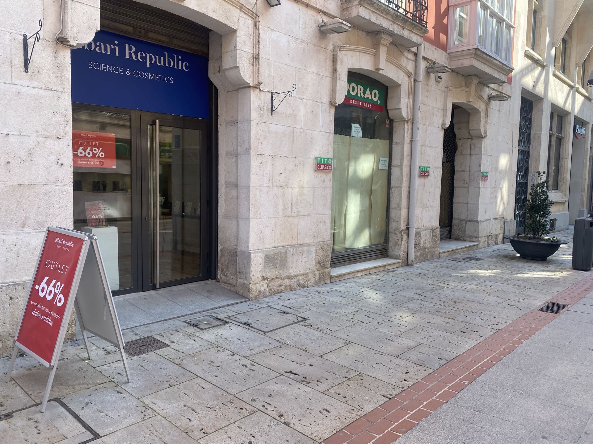 Abre una tienda efímera de cosmética en el centro de Burgos