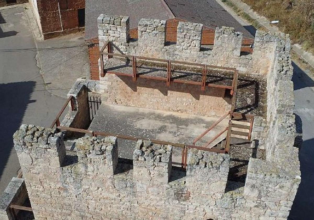 Imagen principal - Puerta de la Costana de Santa María del Campo, en Burgos.