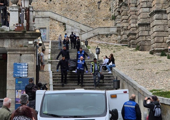 El hombre cayó de espaldas desde el mirador.