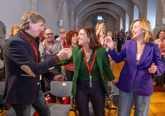 Pilar Alegría, junto a Esther Peña y Carlos Martínez en Burgos.