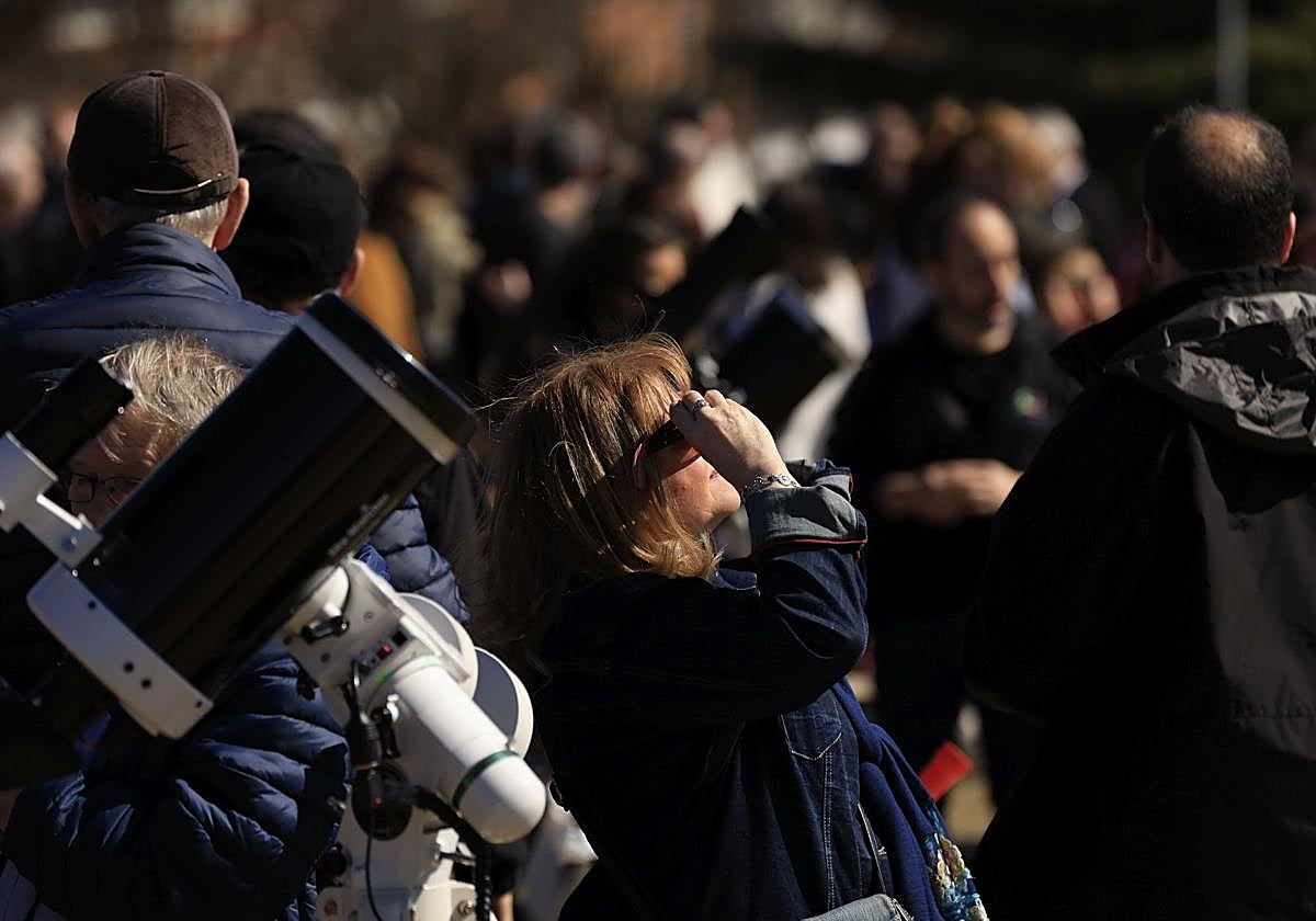 Observación del eclipse parcial de Sol del 29 de marzo en un punto de España.