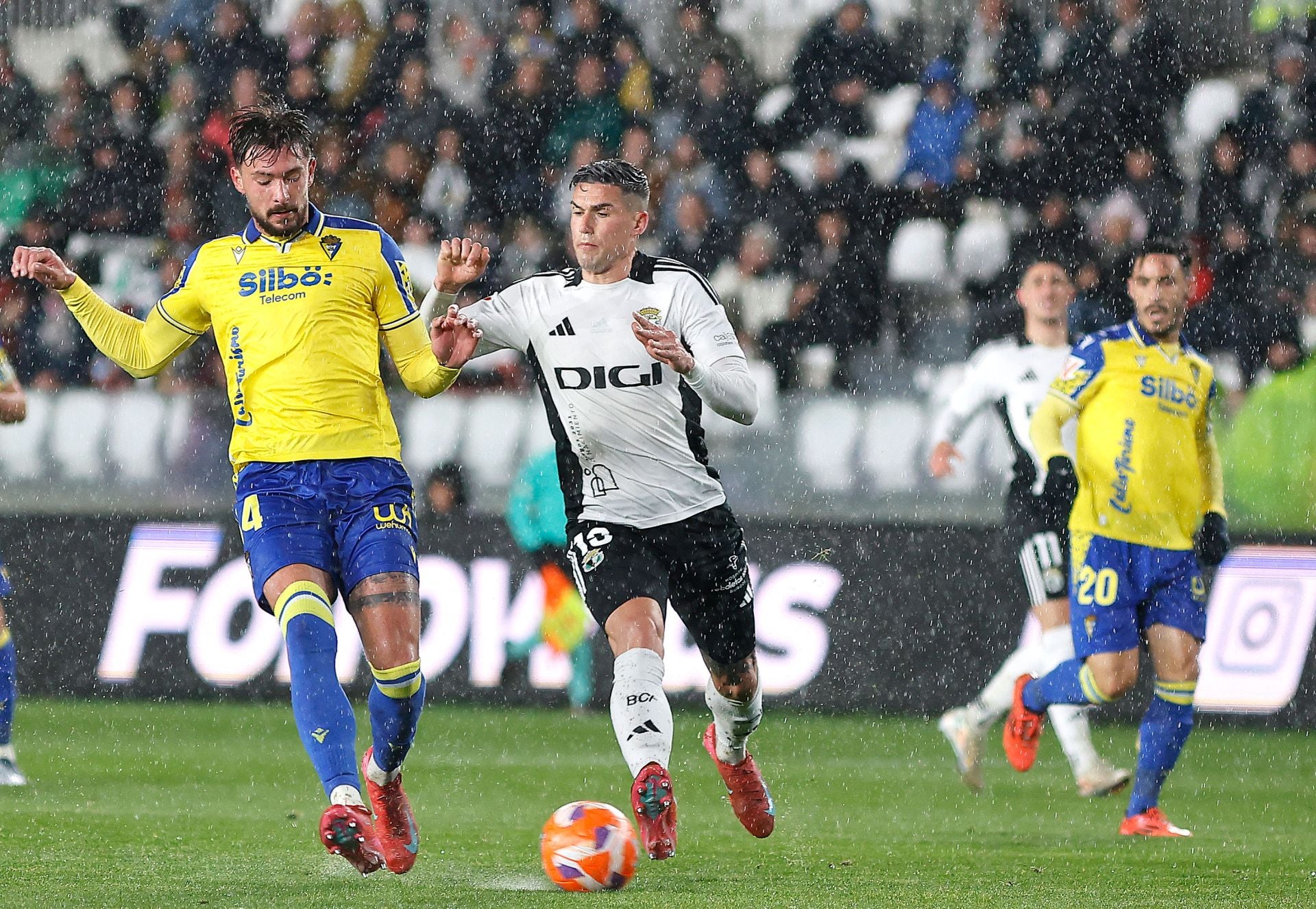El encuentro entre el Burgos CF y el Cádiz CF en imágenes