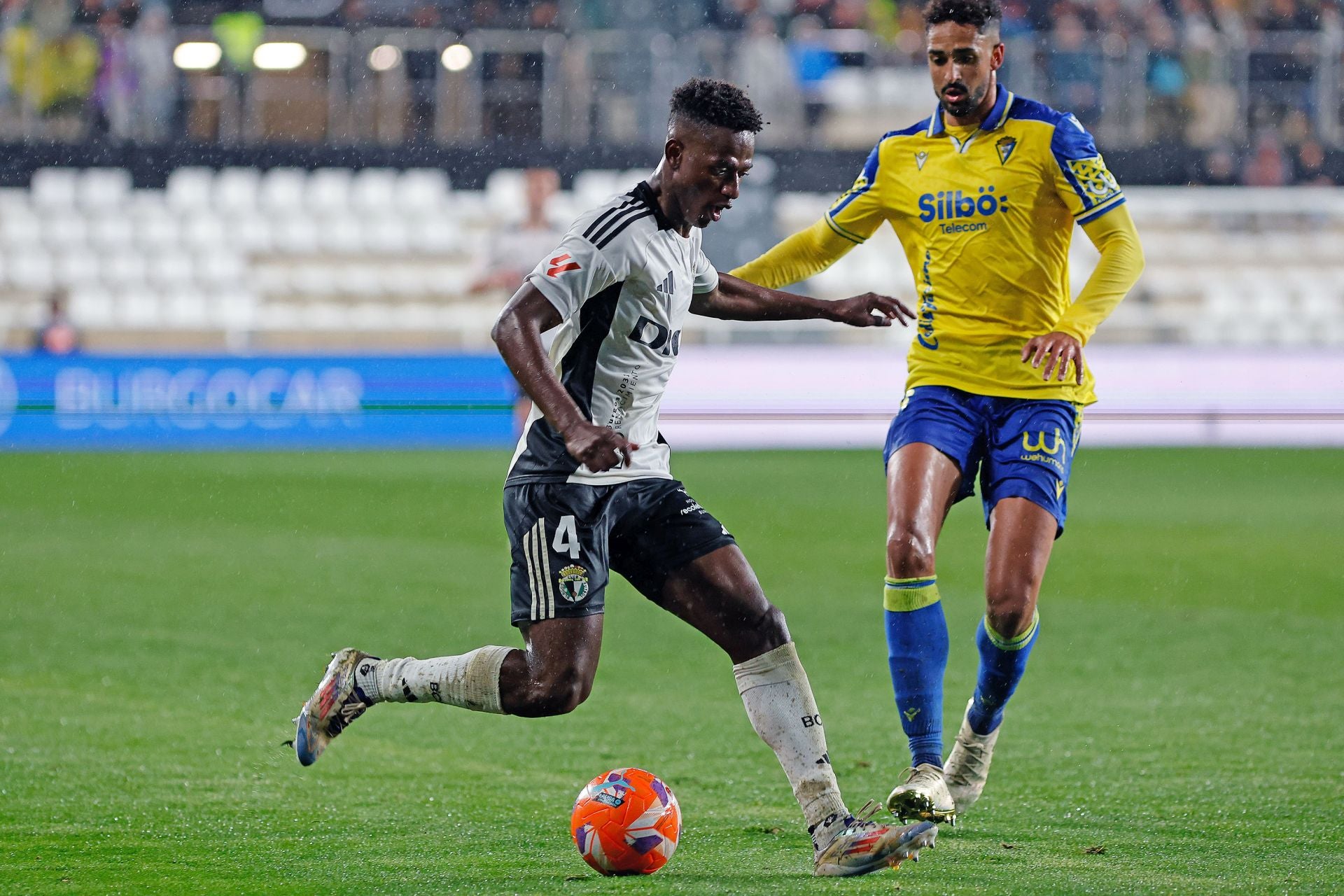 El encuentro entre el Burgos CF y el Cádiz CF en imágenes