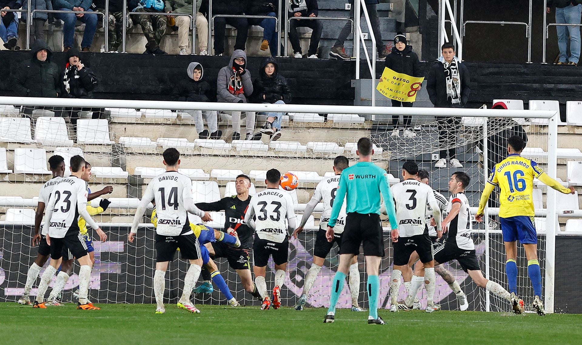 El encuentro entre el Burgos CF y el Cádiz CF en imágenes