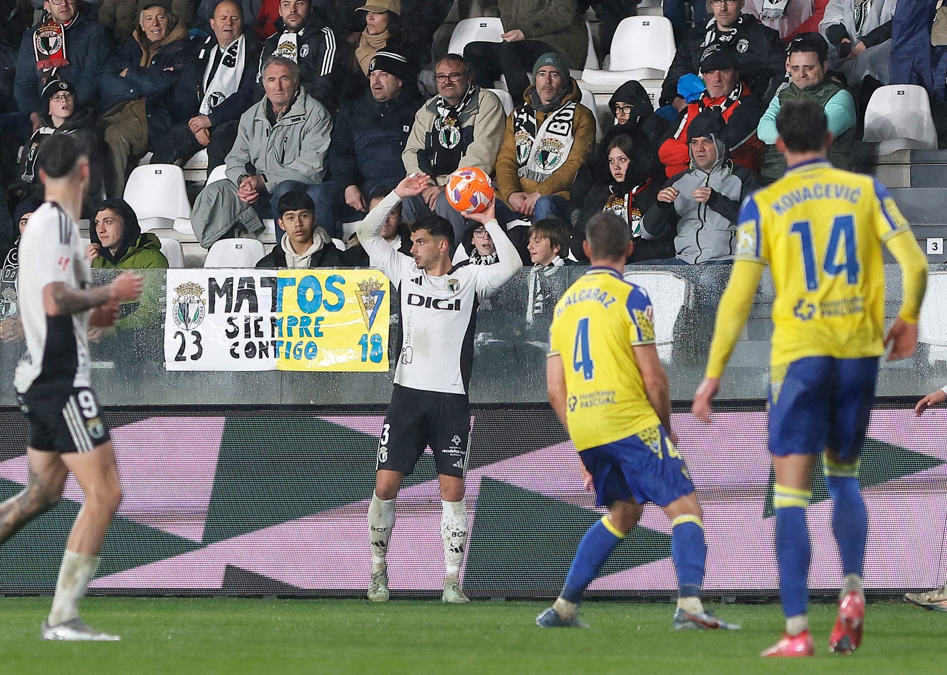 El encuentro entre el Burgos CF y el Cádiz CF en imágenes