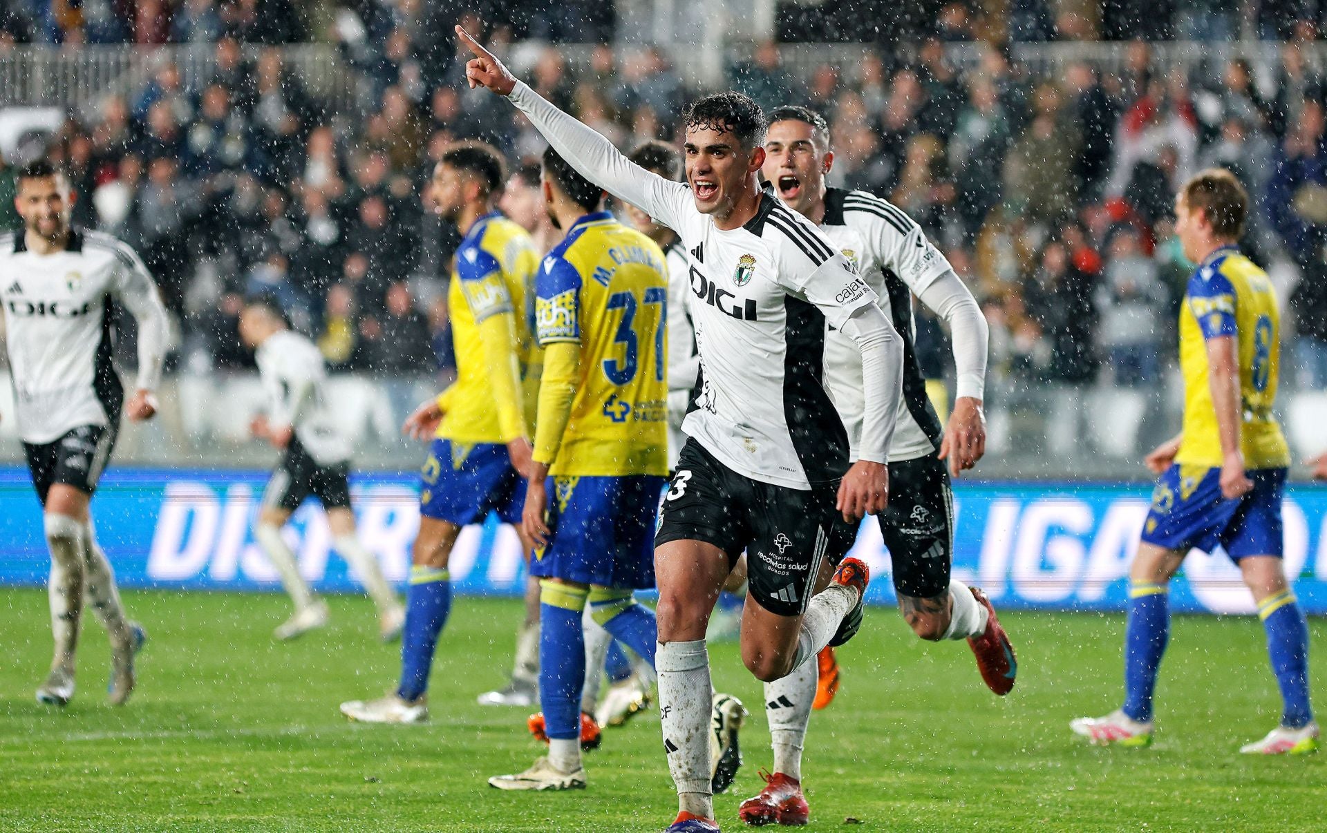 El encuentro entre el Burgos CF y el Cádiz CF en imágenes