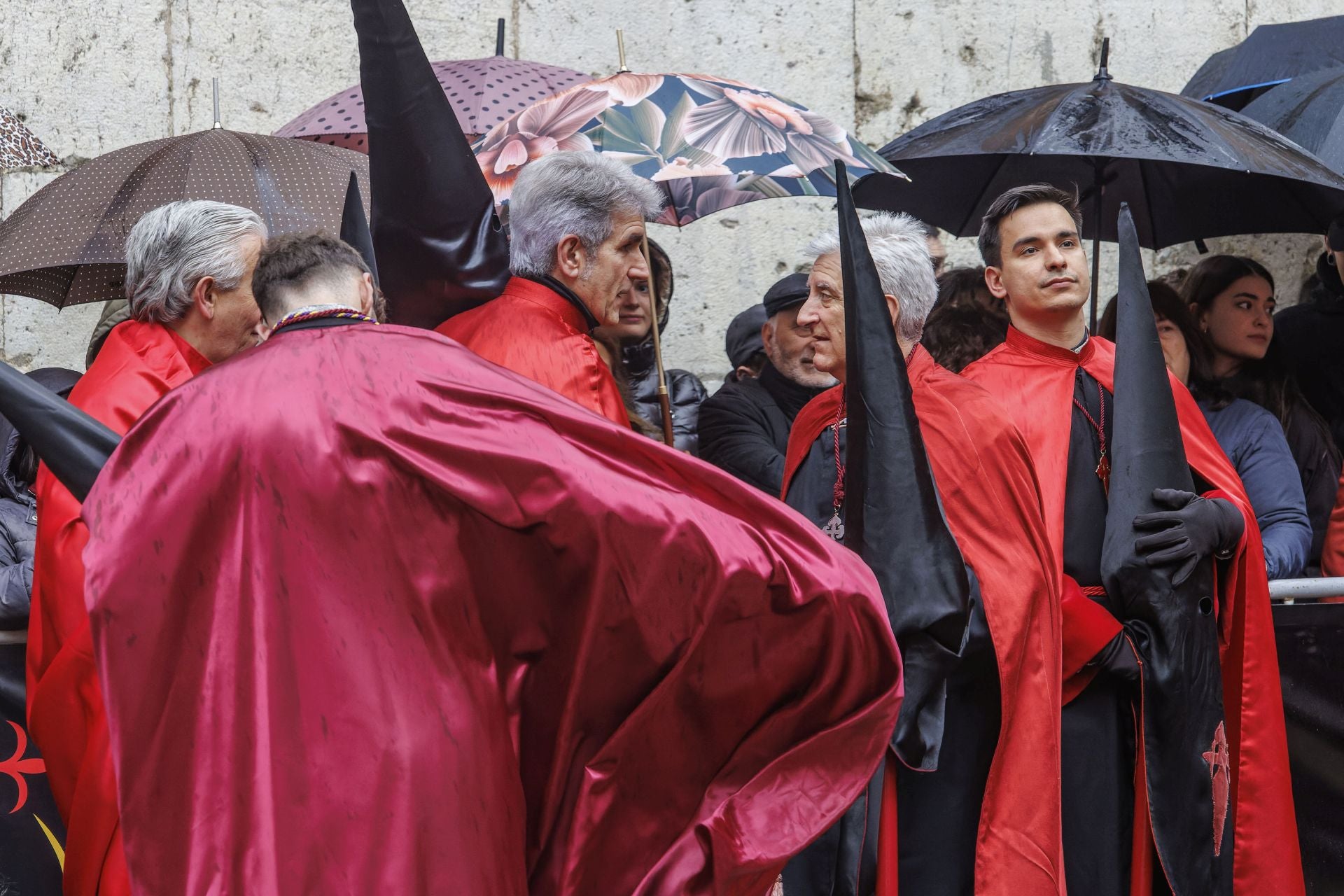 Así ha sido la procesión de la Soledad en el interior del templo