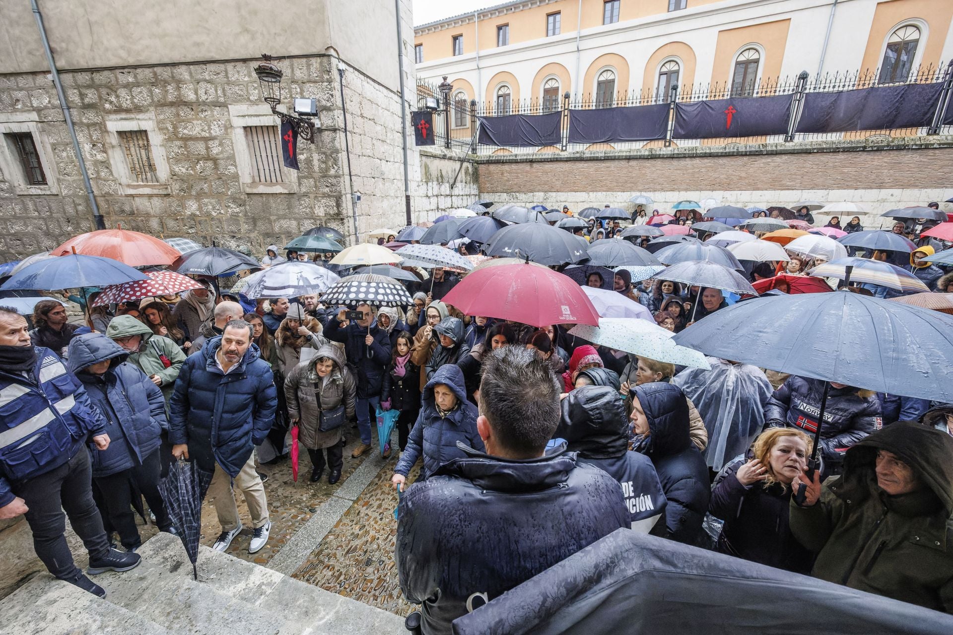 Así ha sido la procesión de la Soledad en el interior del templo