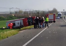Imagen del estado en el que han quedado los vehículos tras el accidente.