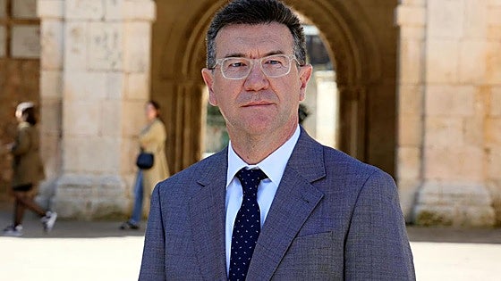 Félix Valbuena asume el decanato de Derecho en la UBU con una apuesta por la renovación y la transparencia