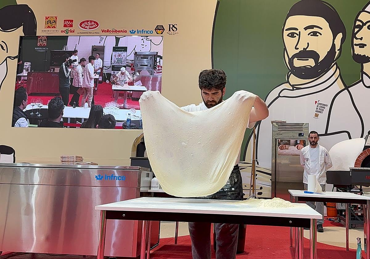 Imagen principal - Felipe Lobo en las distintas categorías del certamen.