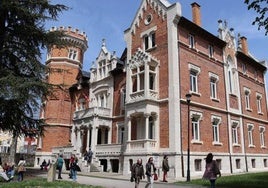 Palacio de la Isla, sede del Instituto Castellano y Leonés de la Lengua.