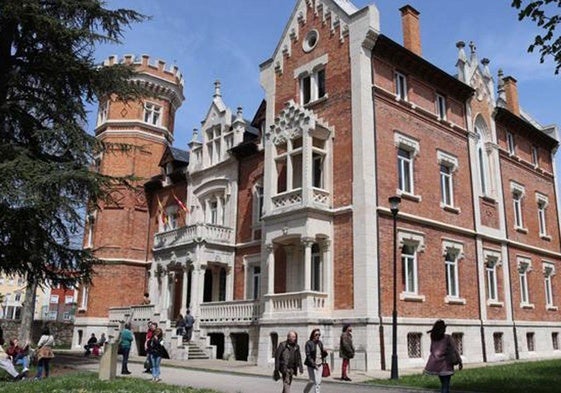 Palacio de la Isla, sede del Instituto Castellano y Leonés de la Lengua.