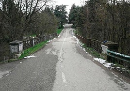 El estado actual del puente presenta muchas deficiencias.