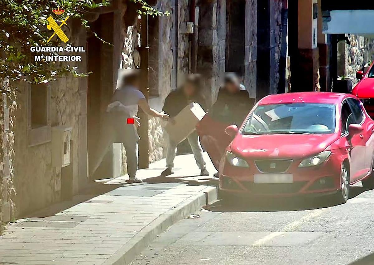 Imagen secundaria 1 - Desarticulan una banda dedicada al robo de tabaco que actuó en Burgos