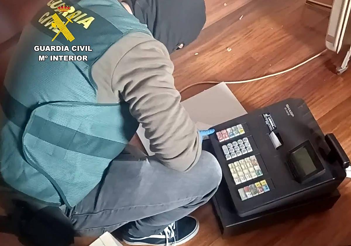 Imagen principal - Desarticulan una banda dedicada al robo de tabaco que actuó en Burgos