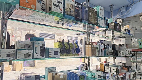 Ventas disparadas en Burgos tras el apagón: «Llegamos a vender hasta 20 radios seguidas»