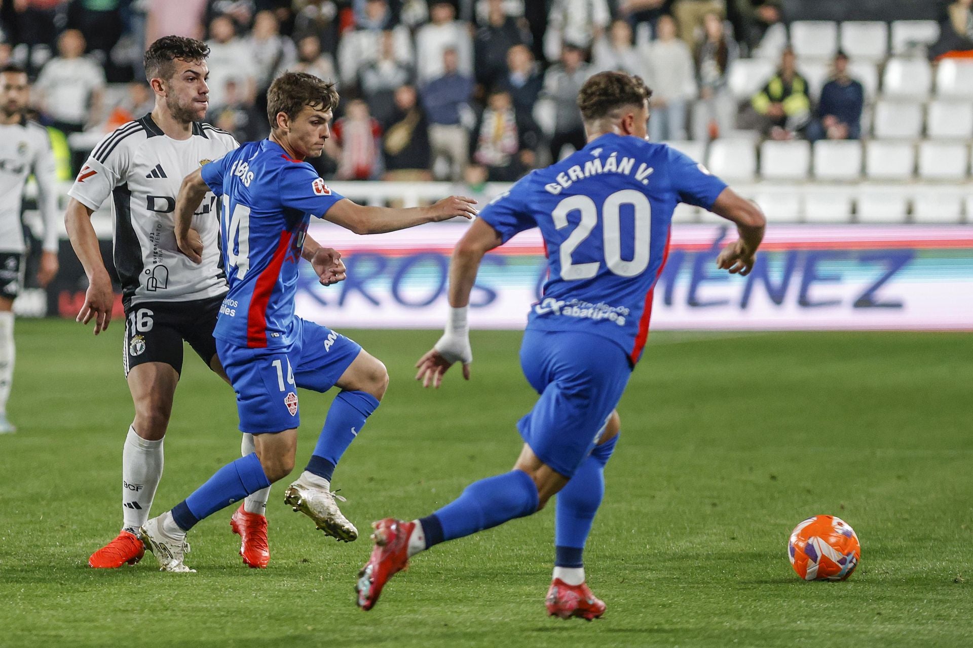La derrota del Burgos frente al Elche, en imágenes