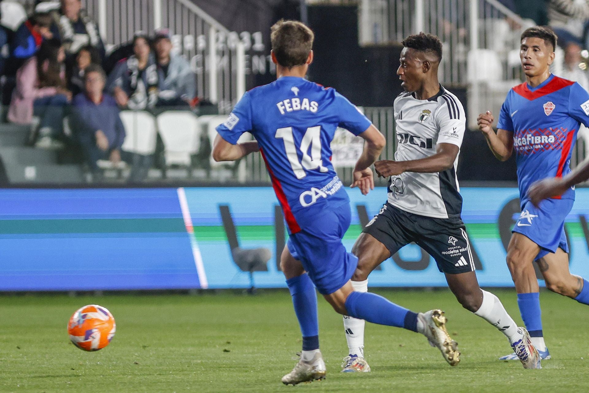 La derrota del Burgos frente al Elche, en imágenes