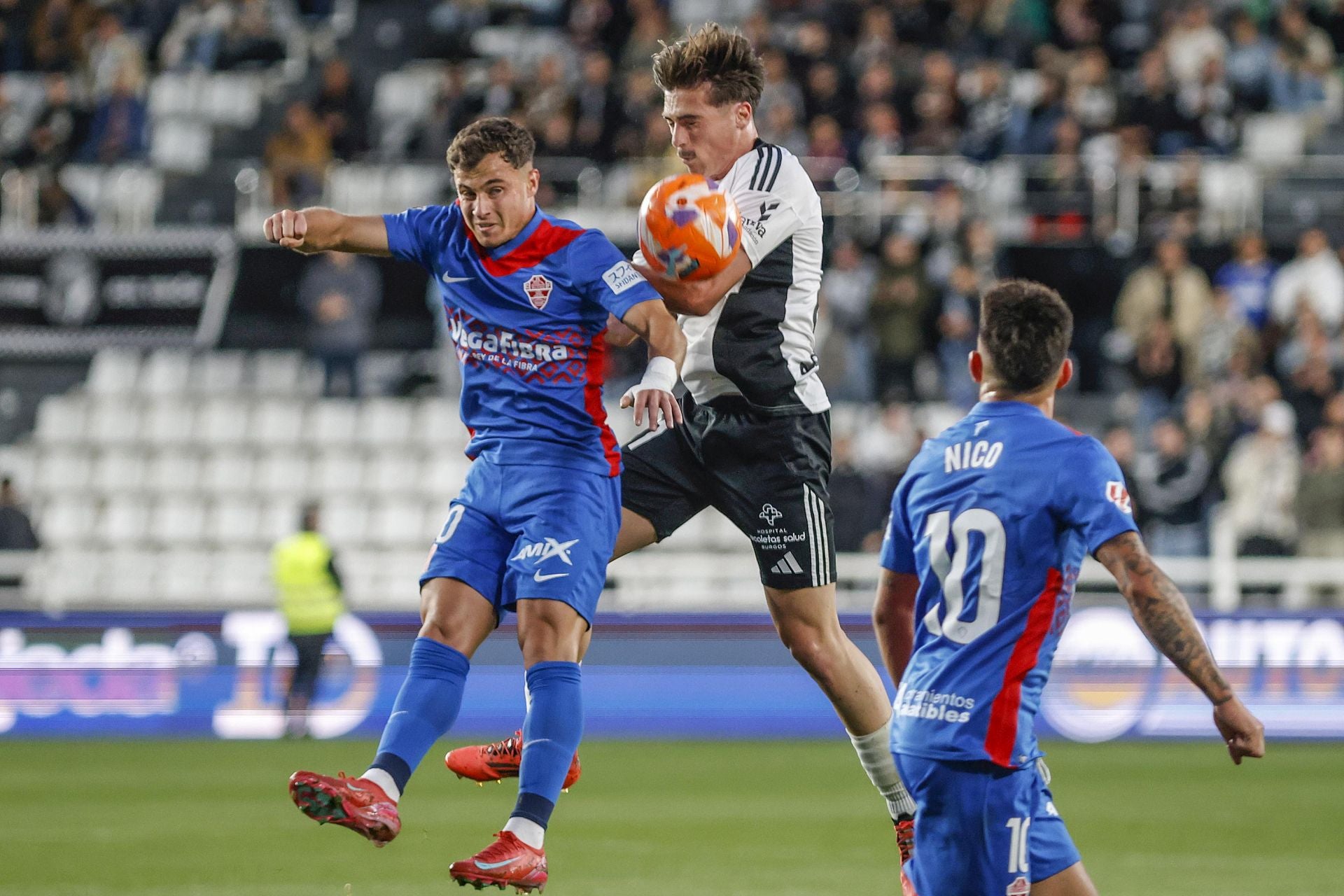 La derrota del Burgos frente al Elche, en imágenes