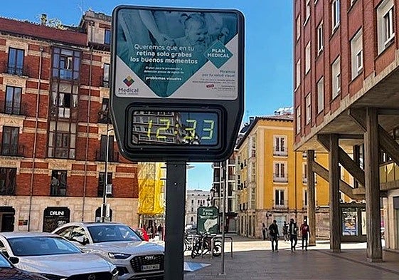 Los relojes se detuvieron a las 12.33 como este de la avenida de Cid.
