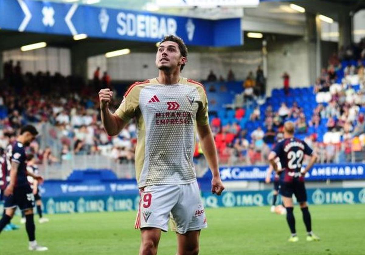 Panichelli, celebrando el gol en Ipurúa.