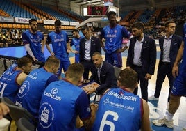 Savignani, dirigiendo al San Pablo en Menorca.