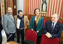 Los cuatro concejales de Vox, minutos antes de un pleno.