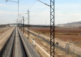 Imagen de la línea de Alta Velocidad entre Venta de Baños y Burgos.