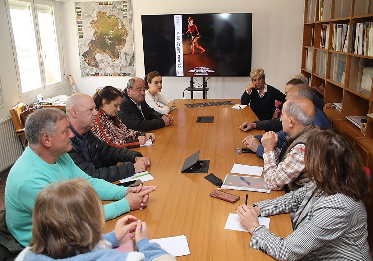 Reunión de la la Diputada de Educación y Cultura, Raquel Contreras López, con los alcaldes de las 12 poblaciones cercanas a Clunia.