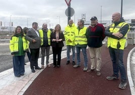 La alcaldesa y el vicealcalde con técnicos de la obra y el representante vecinal, José A. Irisarri