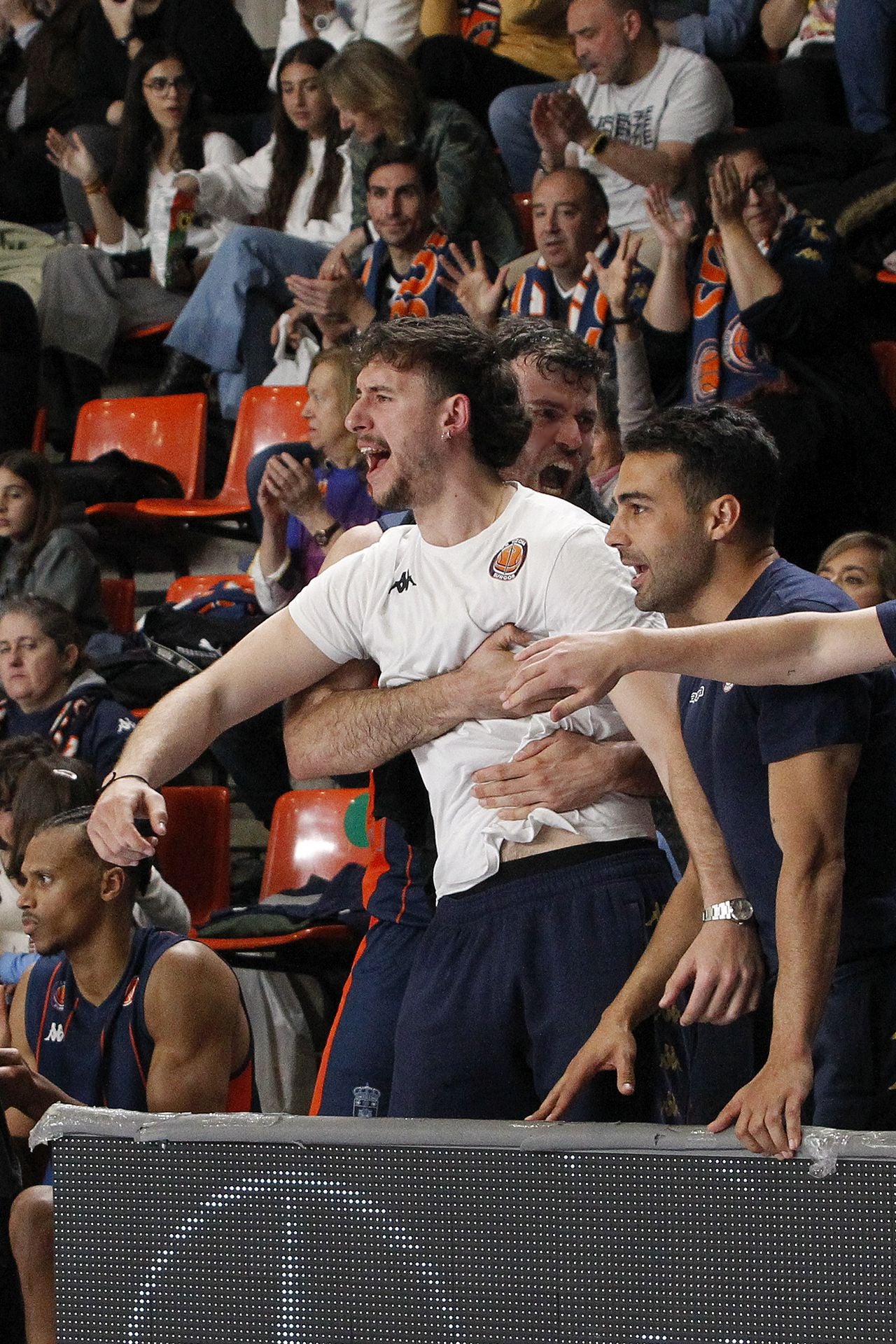 Imágenes de la derrota, aunque pase a playoffs, del Tizona