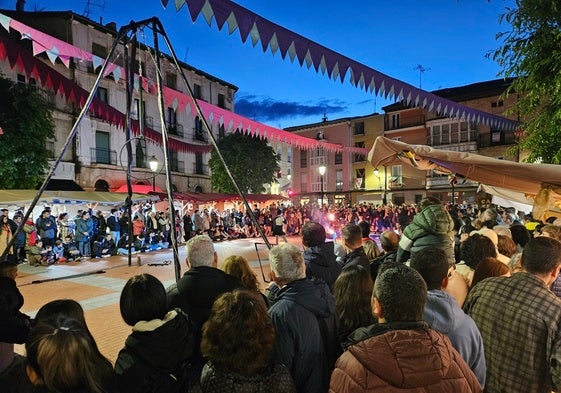 Centenares de personas disfrutaron del Mercado Medieval