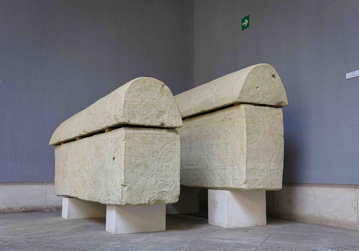 Los dos sarcófagos reposan desde su descubrimiento en el Museo de Burgos