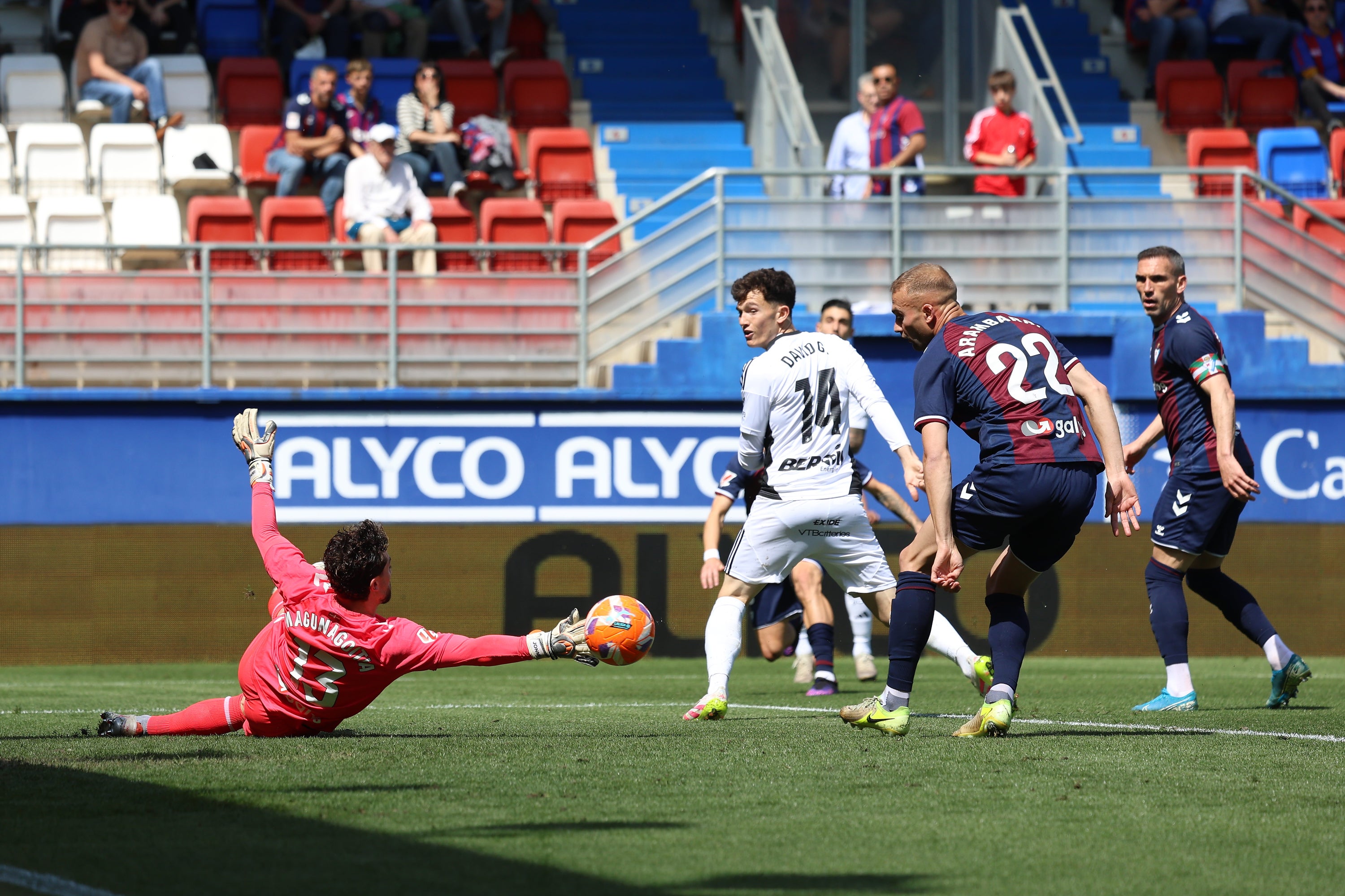 Así ha sido, en imágenes, la derrota del Burgos CF ante el Eibar