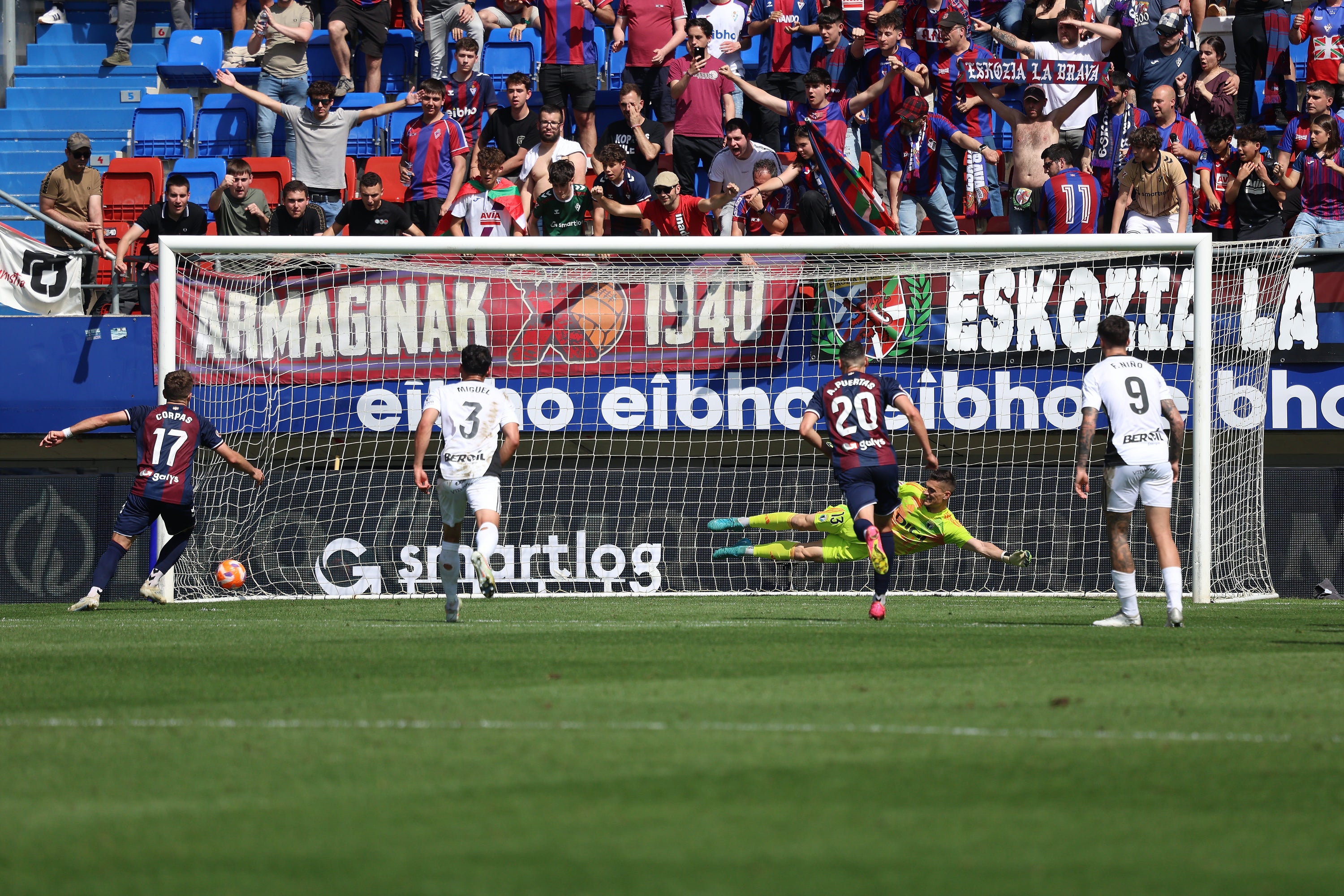 Así ha sido, en imágenes, la derrota del Burgos CF ante el Eibar