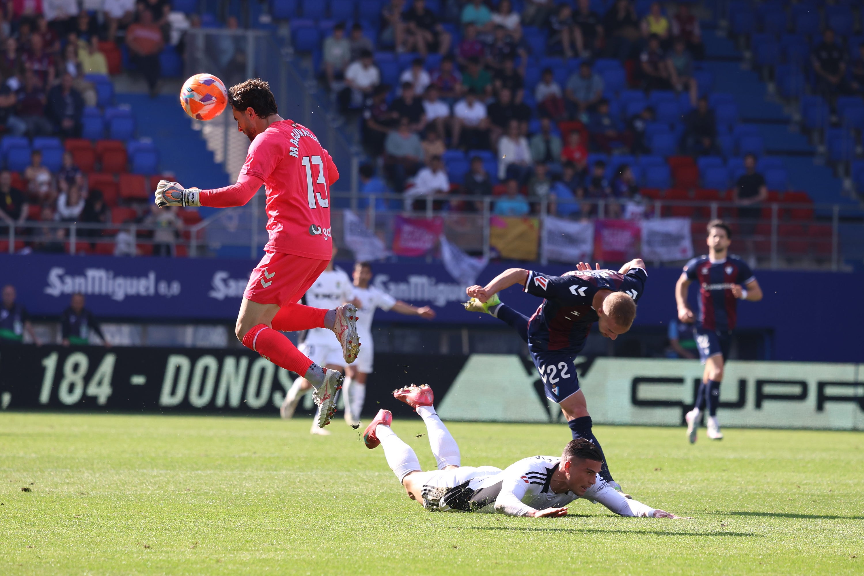 Así ha sido, en imágenes, la derrota del Burgos CF ante el Eibar