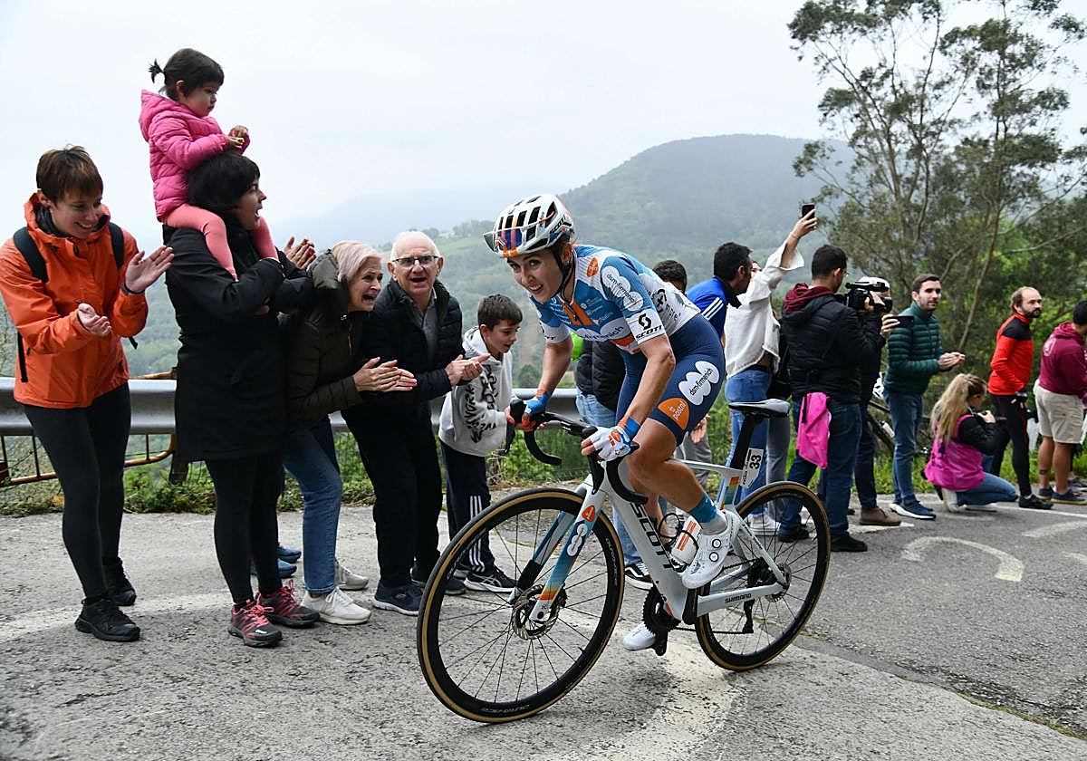 Juliette Labous durante su participación en la Itzulia Women.