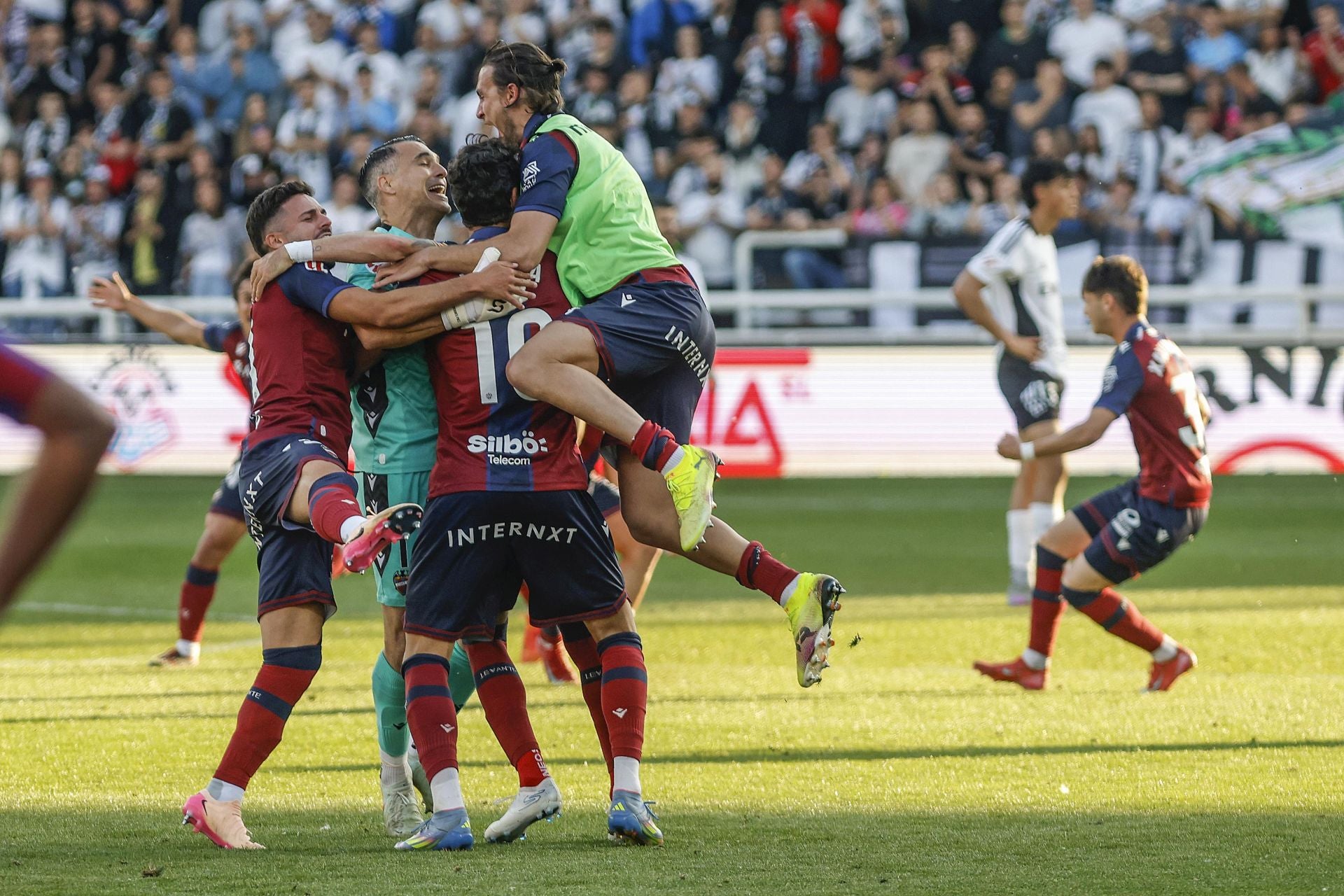 El Levante sella el ascenso directo en El Plantío