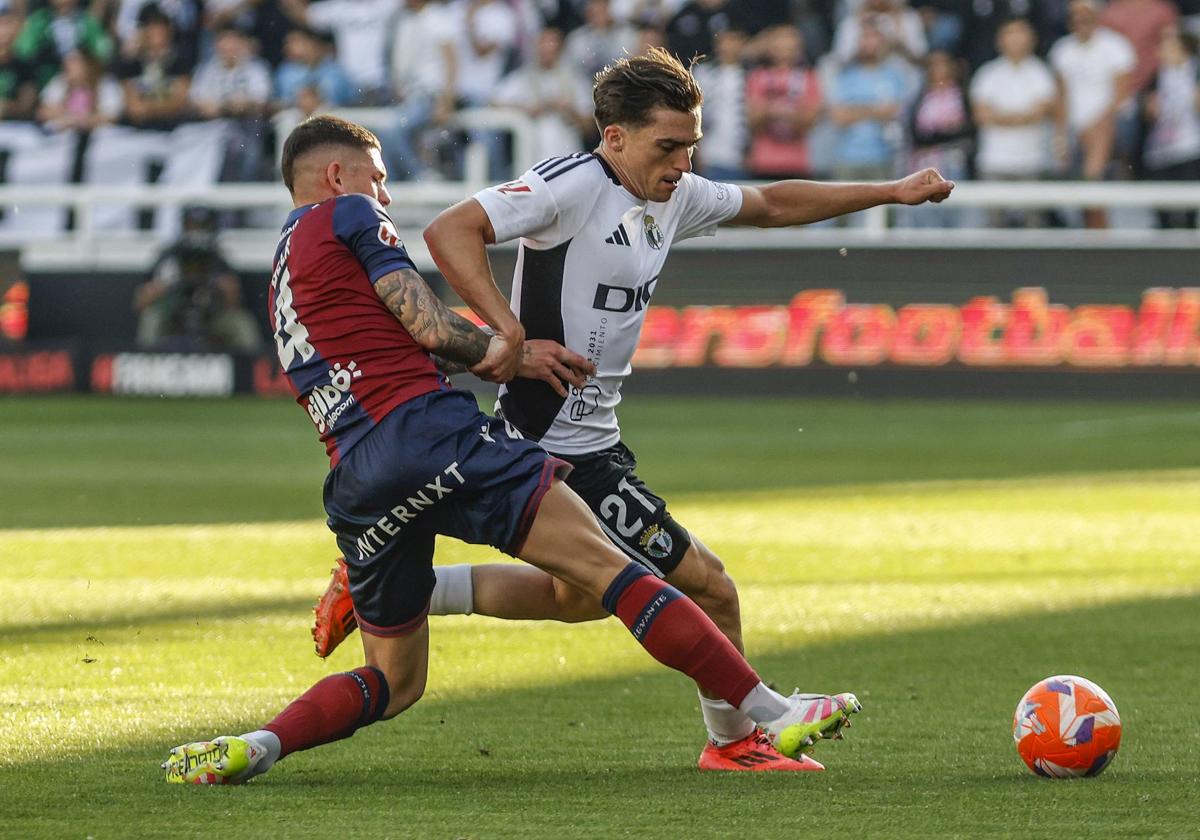 Íñigo Córdoba firmó un gran partido en la banda izquierda.