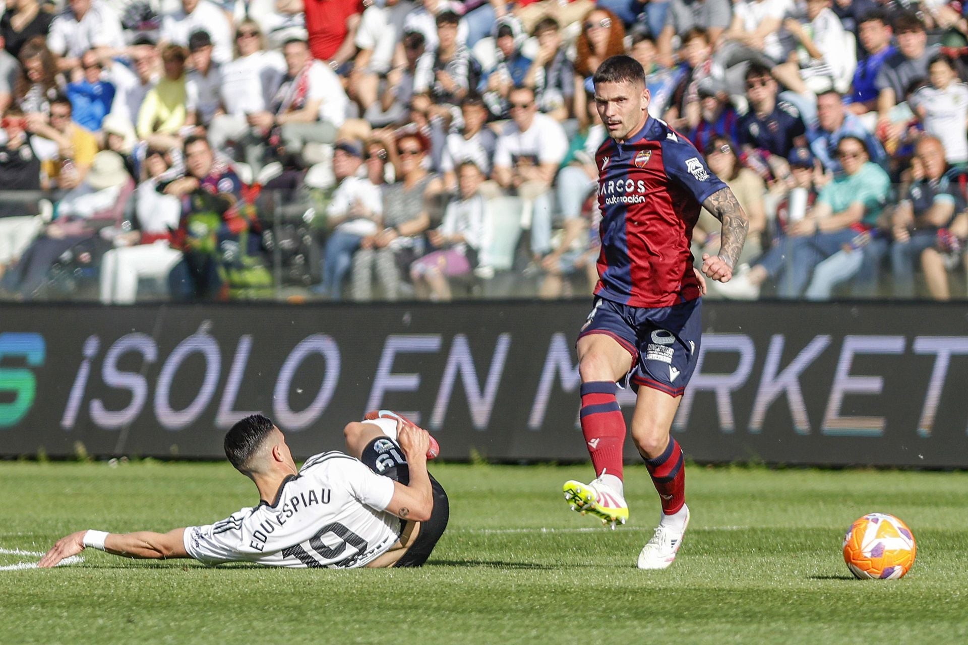 El Levante sella el ascenso directo en El Plantío