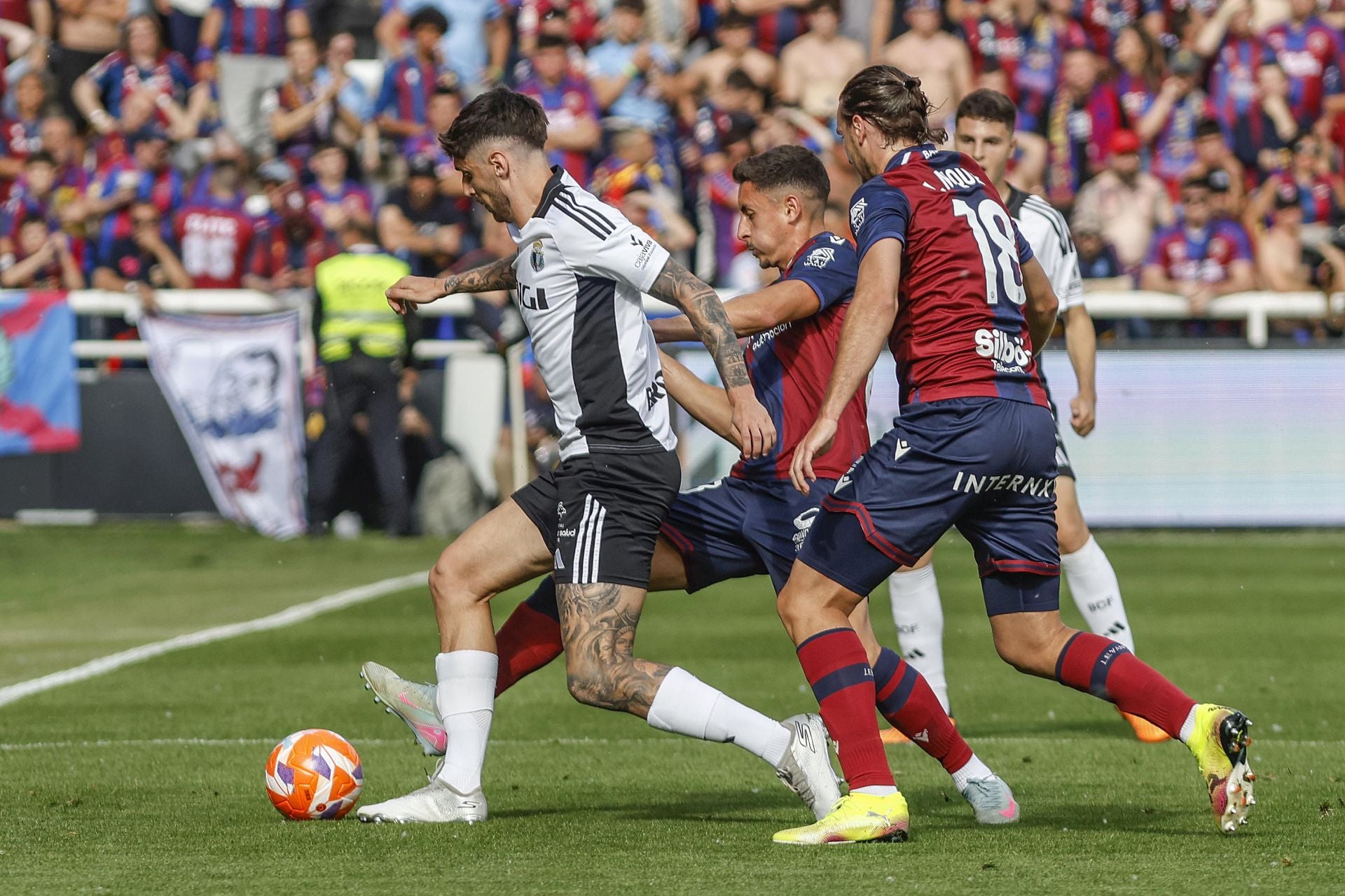 El Levante sella el ascenso directo en El Plantío