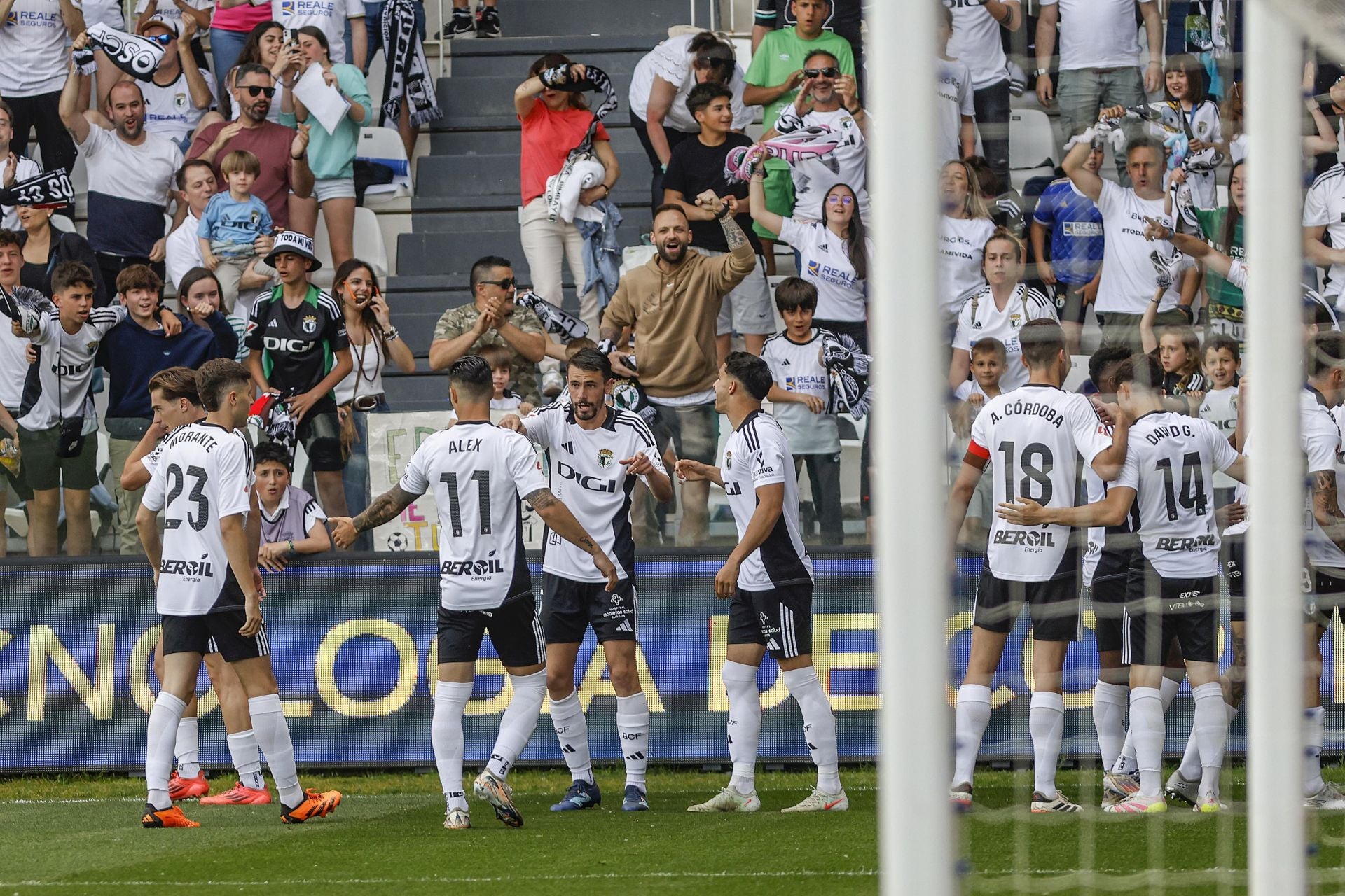 El Levante sella el ascenso directo en El Plantío