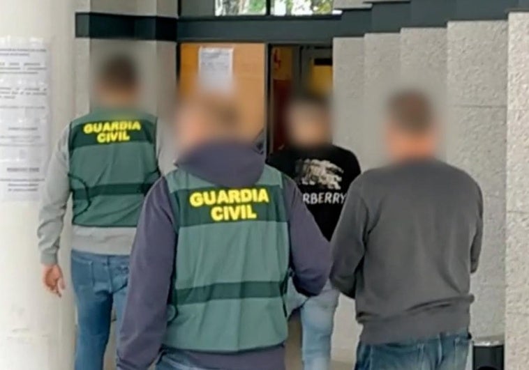 Los detenidos entrando en los Juzgados tras ser detenidos por la Guardia Civil de Burgos.