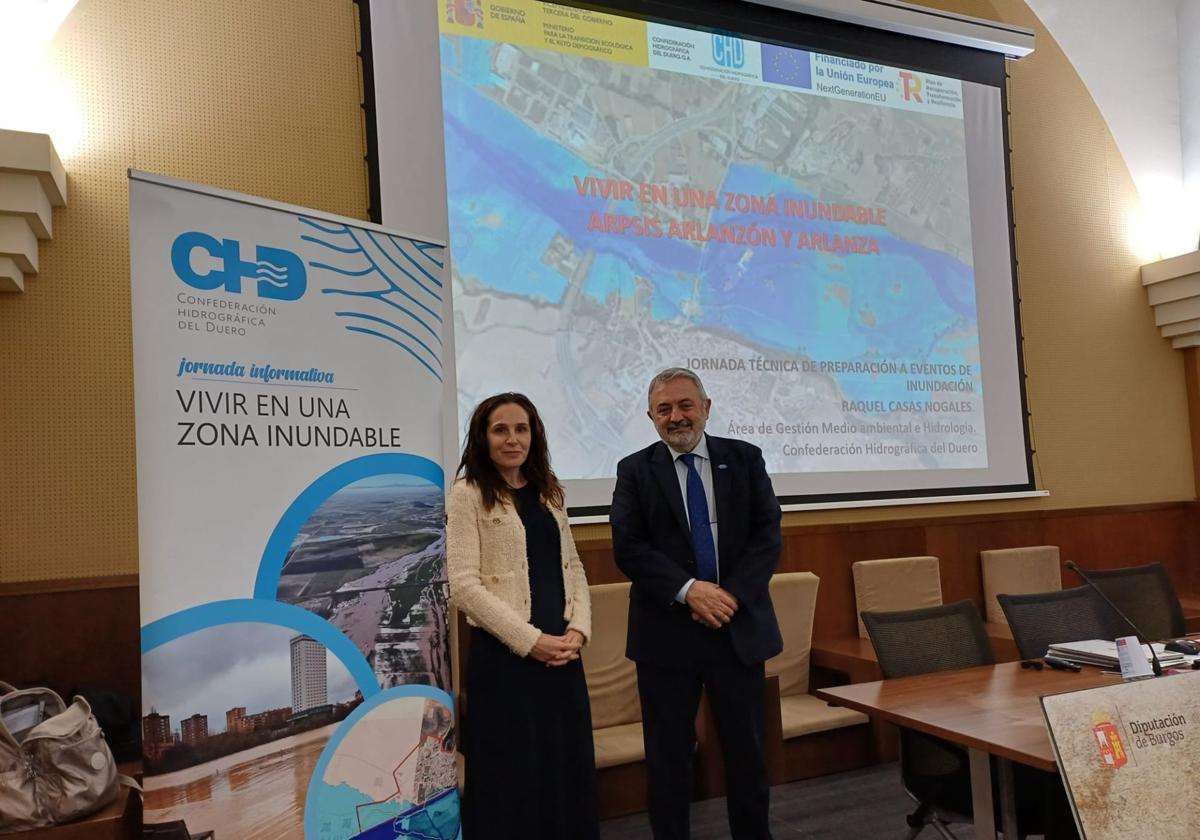 La Comisaria de Aguas, Diana Martín, junto al Subdelegado del Gobierno en Burgos, Pedro de la Fuente, durante las jornadas.