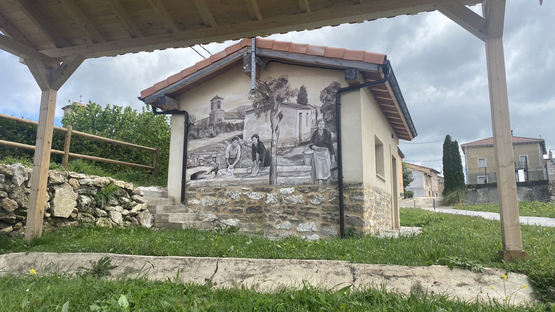 Los murales de un pueblo de Burgos que muestran su pasado