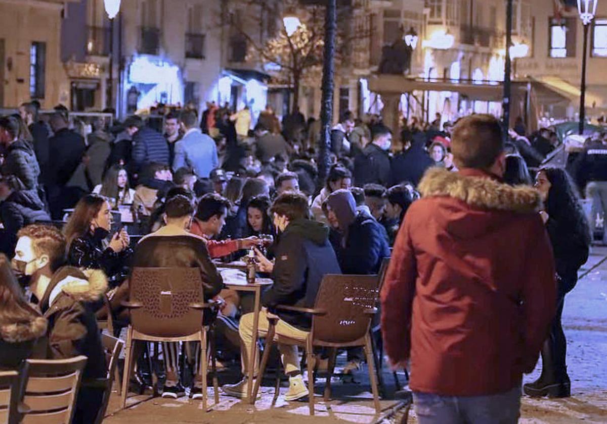 Las terrazas podrán extender su horario habitual en una hora.